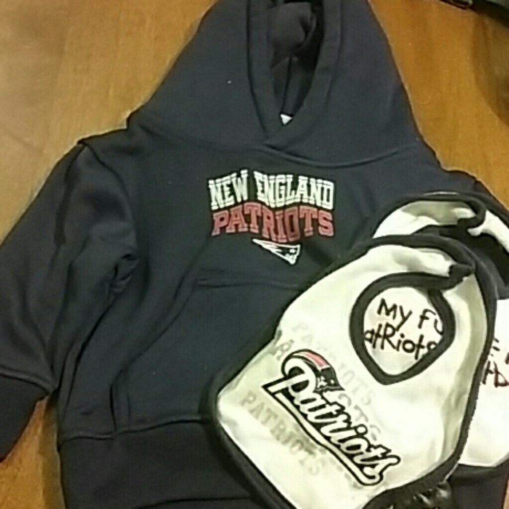 Team Athletics New England Patriots hoodie 2T Bibs